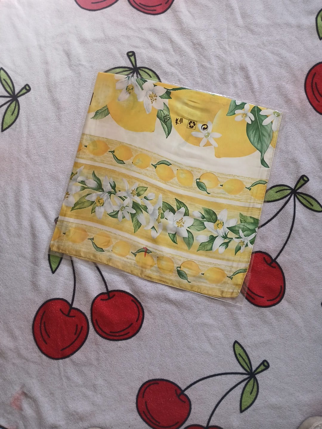 Foulard Satiné Dolce Vita – le citron sous plusieurs modèles