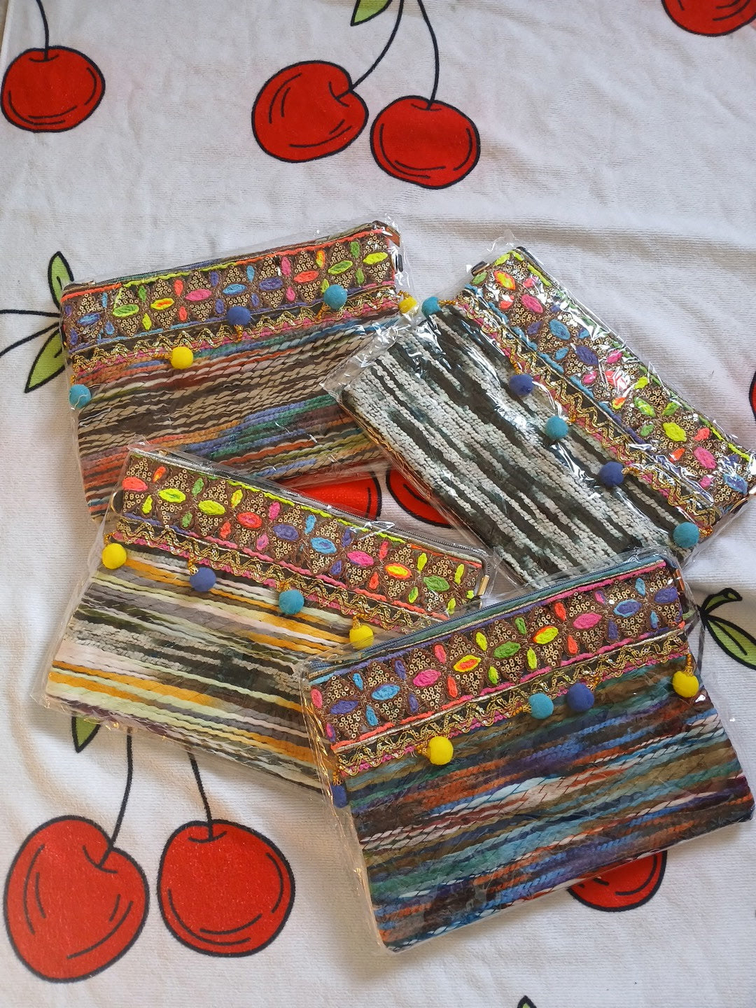 Pochettes plumes ou pompons