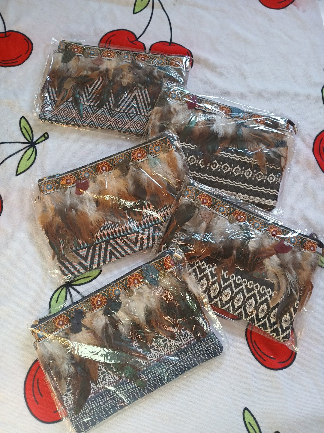 Pochettes plumes ou pompons