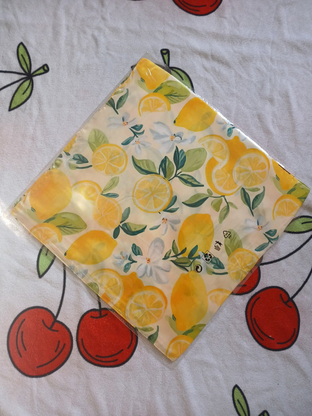 Foulard Satiné Dolce Vita – le citron sous plusieurs modèles