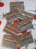 Pochettes plumes ou pompons