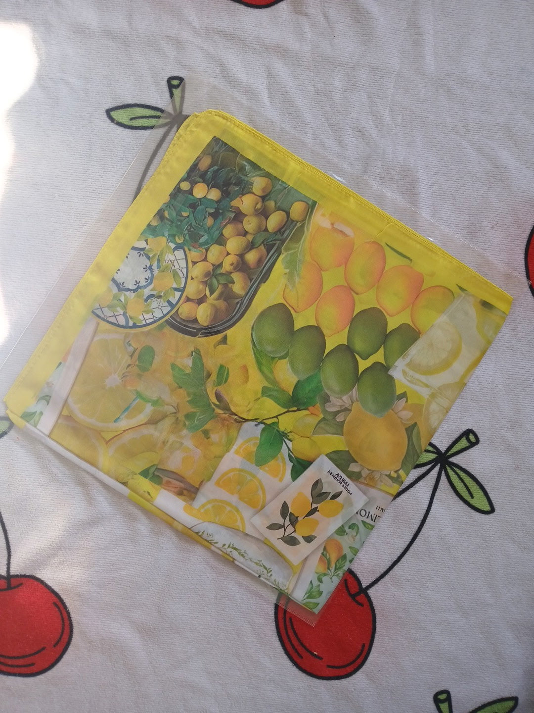 Foulard Satiné Dolce Vita – le citron sous plusieurs modèles