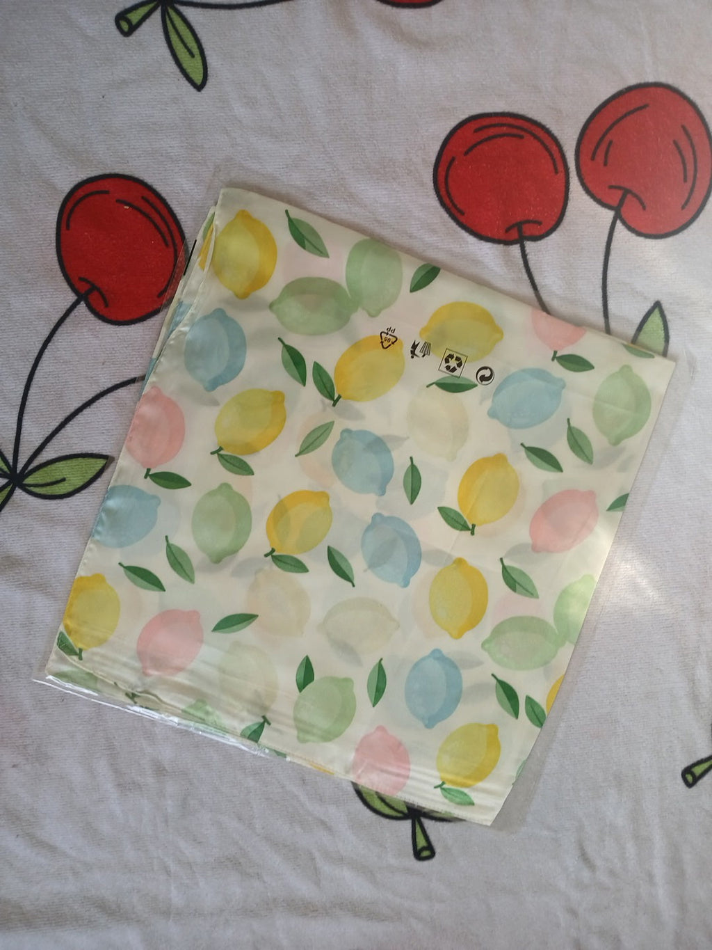 Foulard Satiné Dolce Vita – le citron sous plusieurs modèles